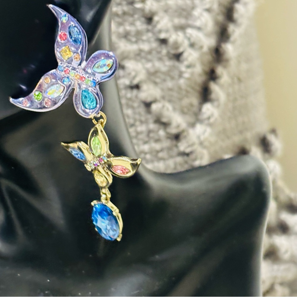 ❤️Betsey Johnson Butterfly Mismatched Earrings - Picture 4 of 5